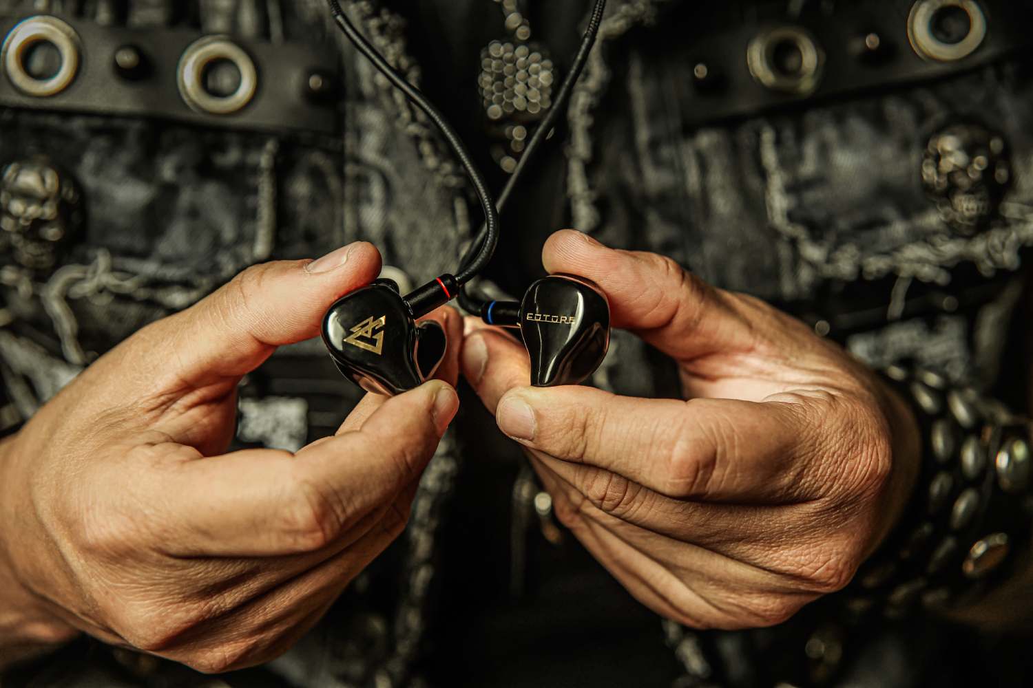 Τα in-ear monitors FUTURE στα χέρια του Gus G, με το χρυσό σήμα Soundz